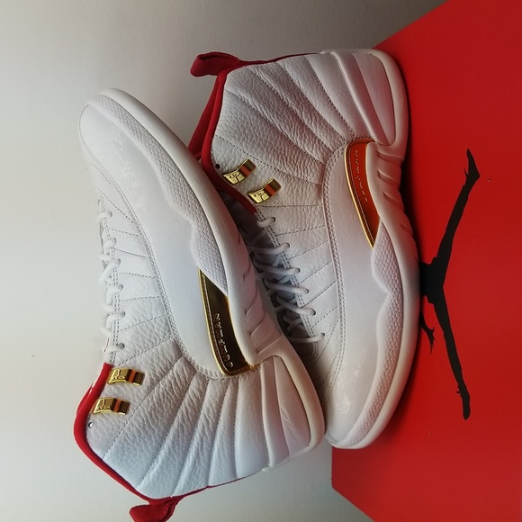 PER-OWNED NO OG BOX!!! Air Jordan 12 Retro \